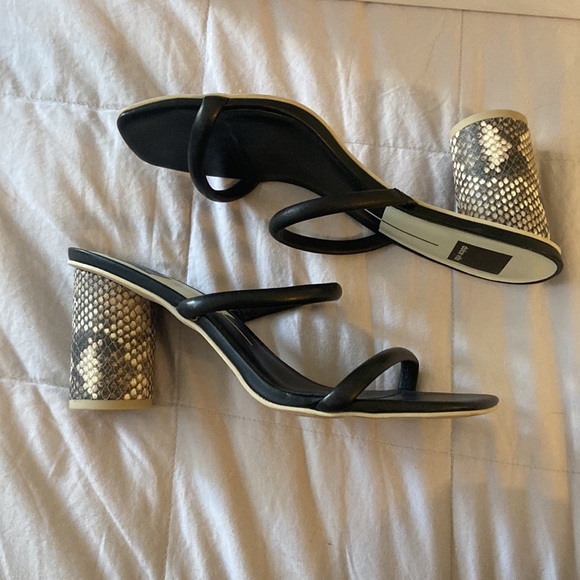 *Sold* Dolce vita Noles black and snake skin heels size 8.5 with box - Picture 9 of 16